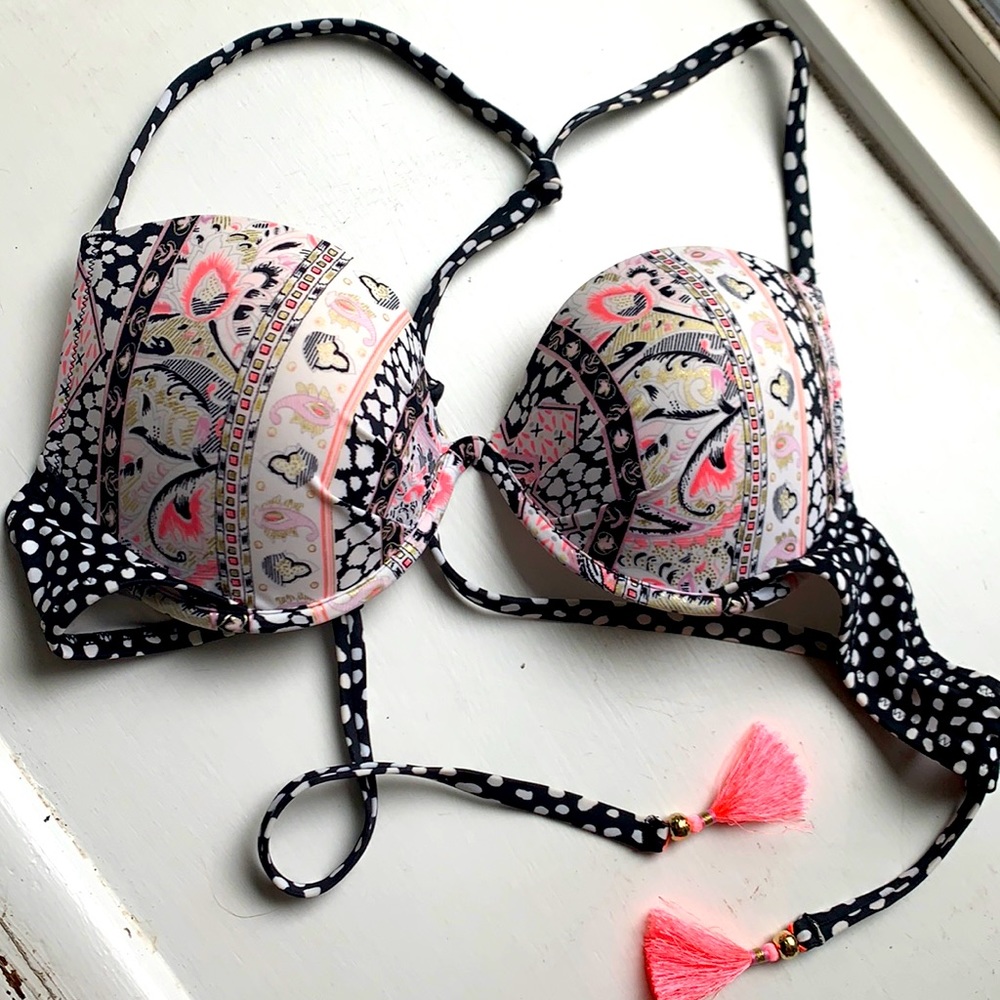 Victoria’s Secret bathing suit top. 36C